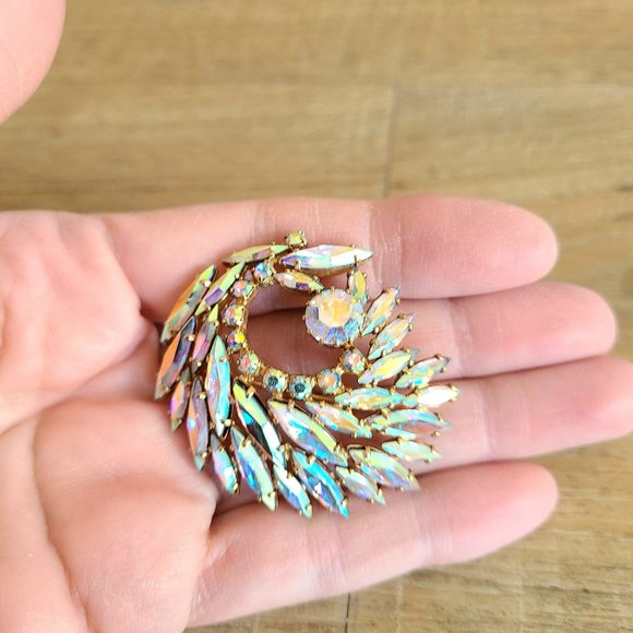 Vintage unsigned Sherman Aurora Borealis Rhinestones Brooch. Designer Jewelry. - Picture 1 of 7